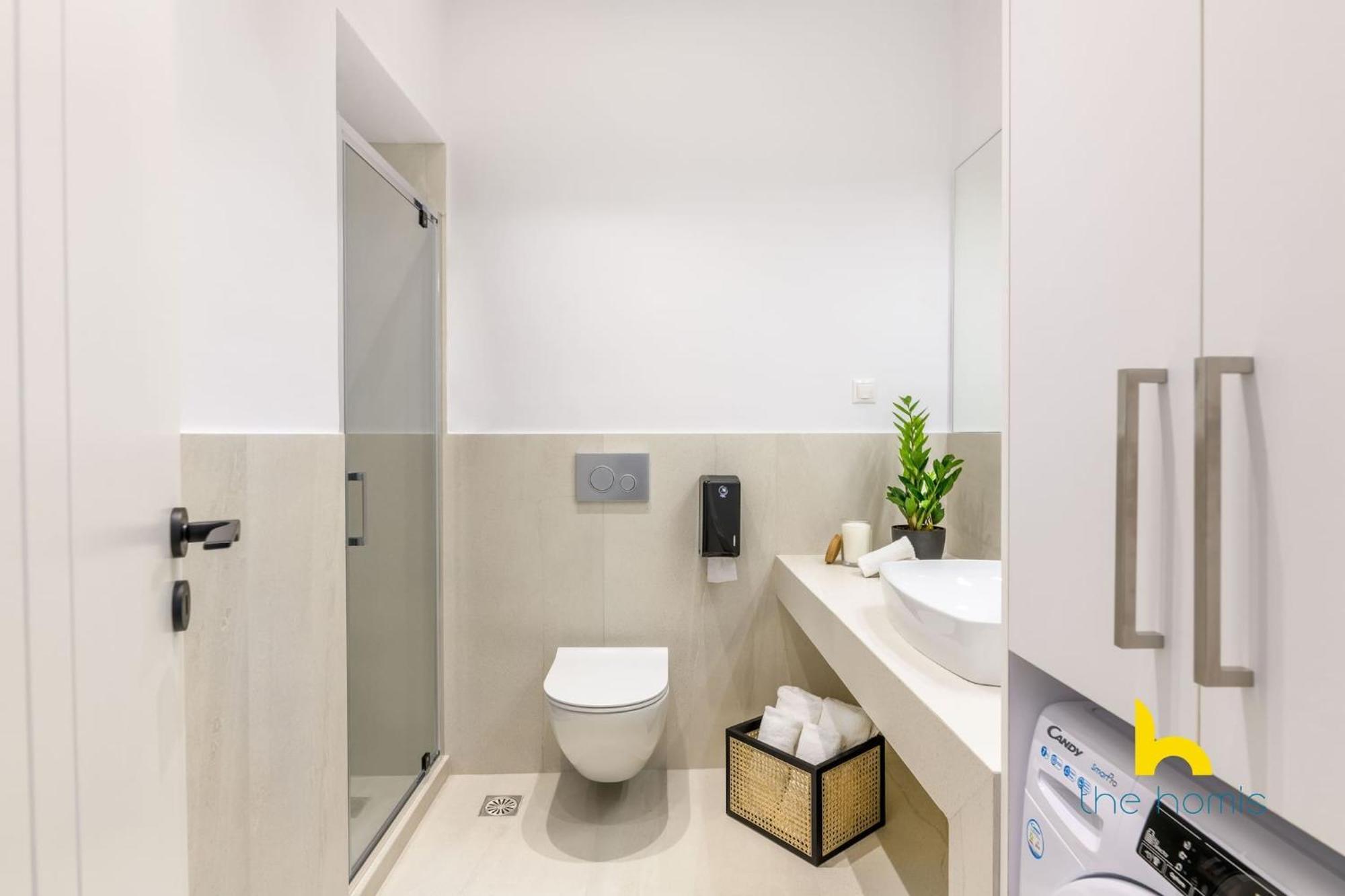 Sun-Splashed 2-Bdr Corner Apartment With Hillside Views! เอเธนส์ ภายนอก รูปภาพ