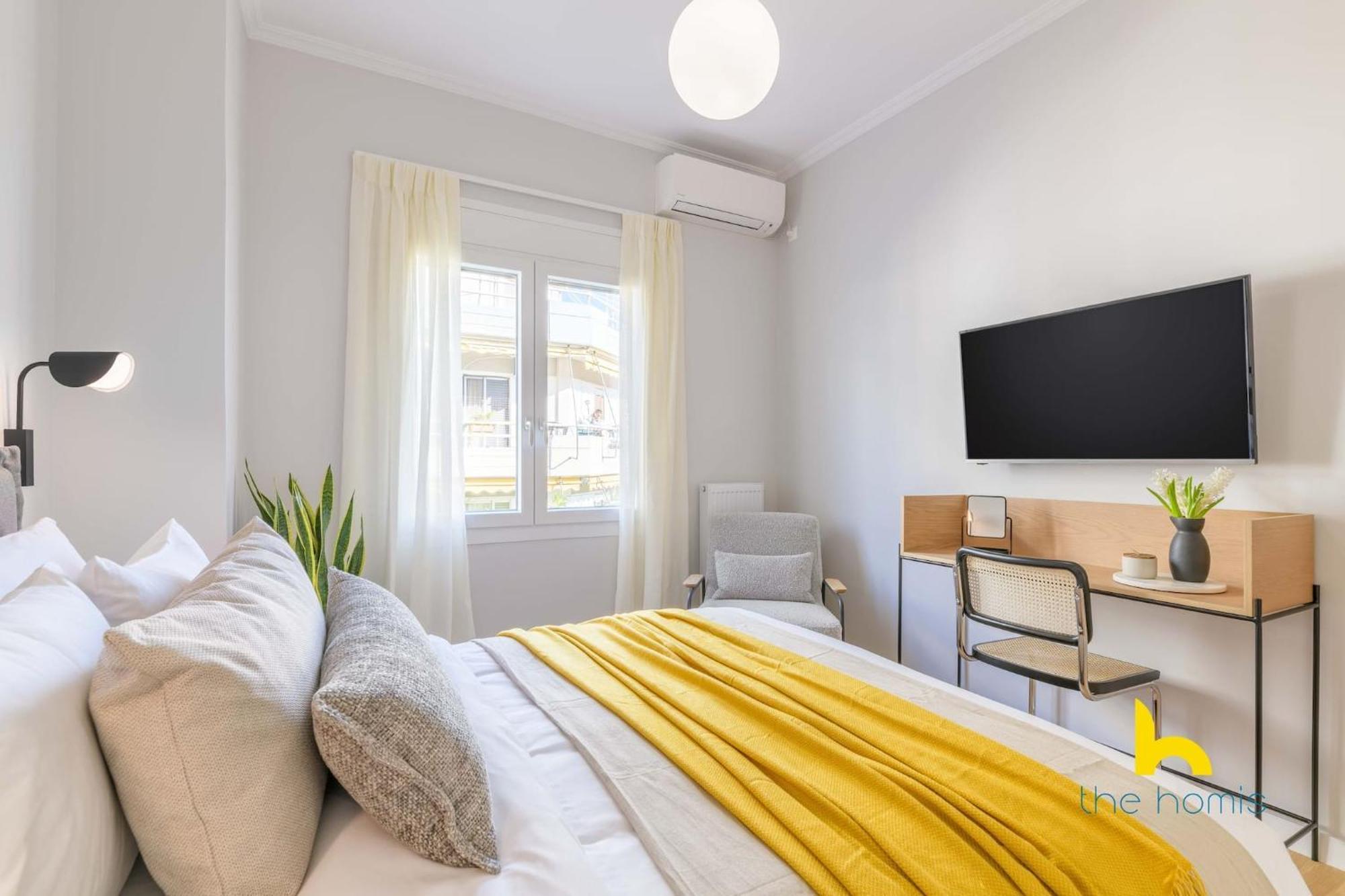 Sun-Splashed 2-Bdr Corner Apartment With Hillside Views! เอเธนส์ ภายนอก รูปภาพ