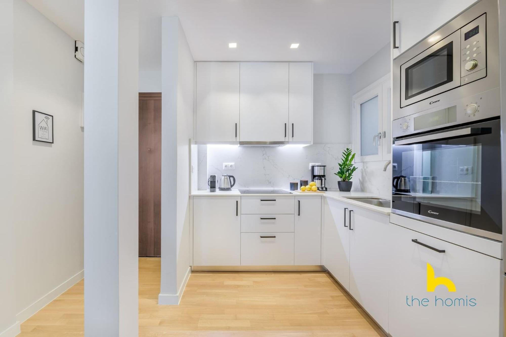 Sun-Splashed 2-Bdr Corner Apartment With Hillside Views! เอเธนส์ ภายนอก รูปภาพ